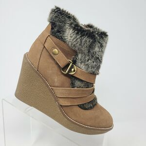 Fergie Tan Brown Suede And Fur Wedge Ankle Boots 7M Booties Side Zip Eskimo